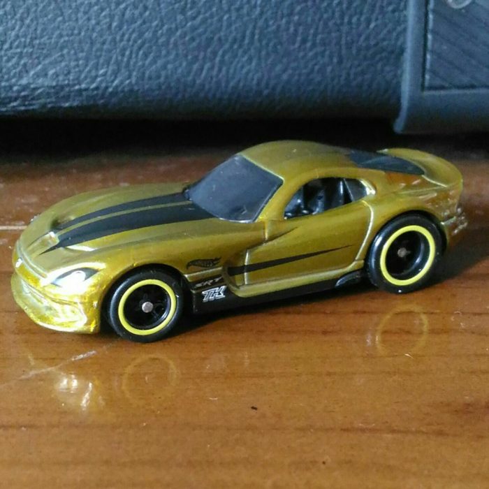 Hot Wheels langka super treasure hunt 2013 SRT Viper Hot Wheels langka super treasure hunt 2013 SRT Viper